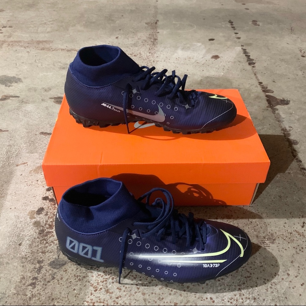 NIKE indoor turf shoes